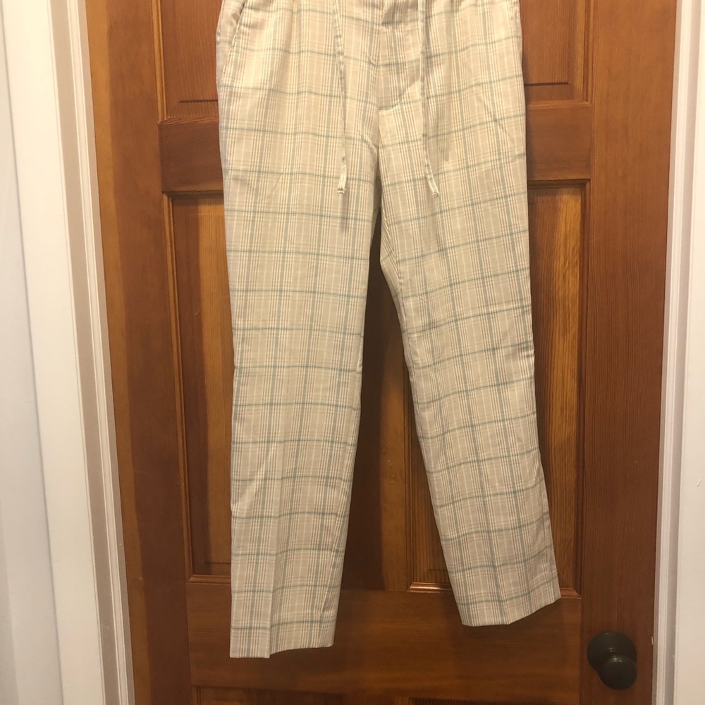 Unisex cropped slim fit linen pants with pocket. 30x30